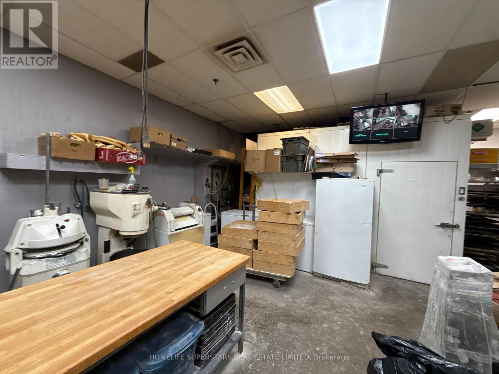 27 Ruth Avenue, Brampton (Heart Lake West), Ontario  L6Z 4R2 - Photo 11 - W12810590