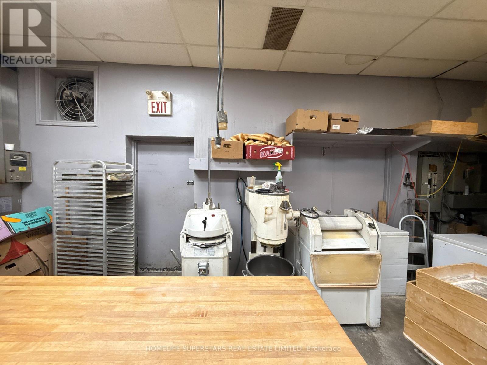 27 Ruth Avenue, Brampton (Heart Lake West), Ontario  L6Z 4R2 - Photo 12 - W12810590