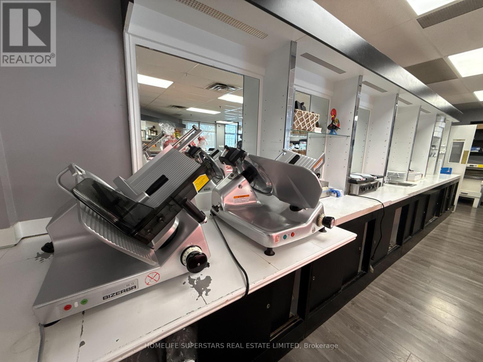 27 Ruth Avenue, Brampton (Heart Lake West), Ontario  L6Z 4R2 - Photo 17 - W12810590