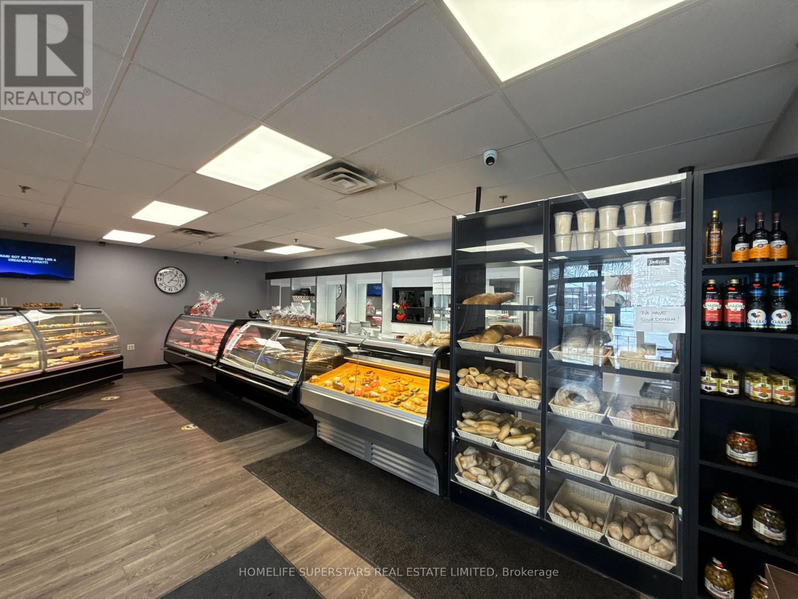 27 Ruth Avenue, Brampton (Heart Lake West), Ontario  L6Z 4R2 - Photo 6 - W12810590