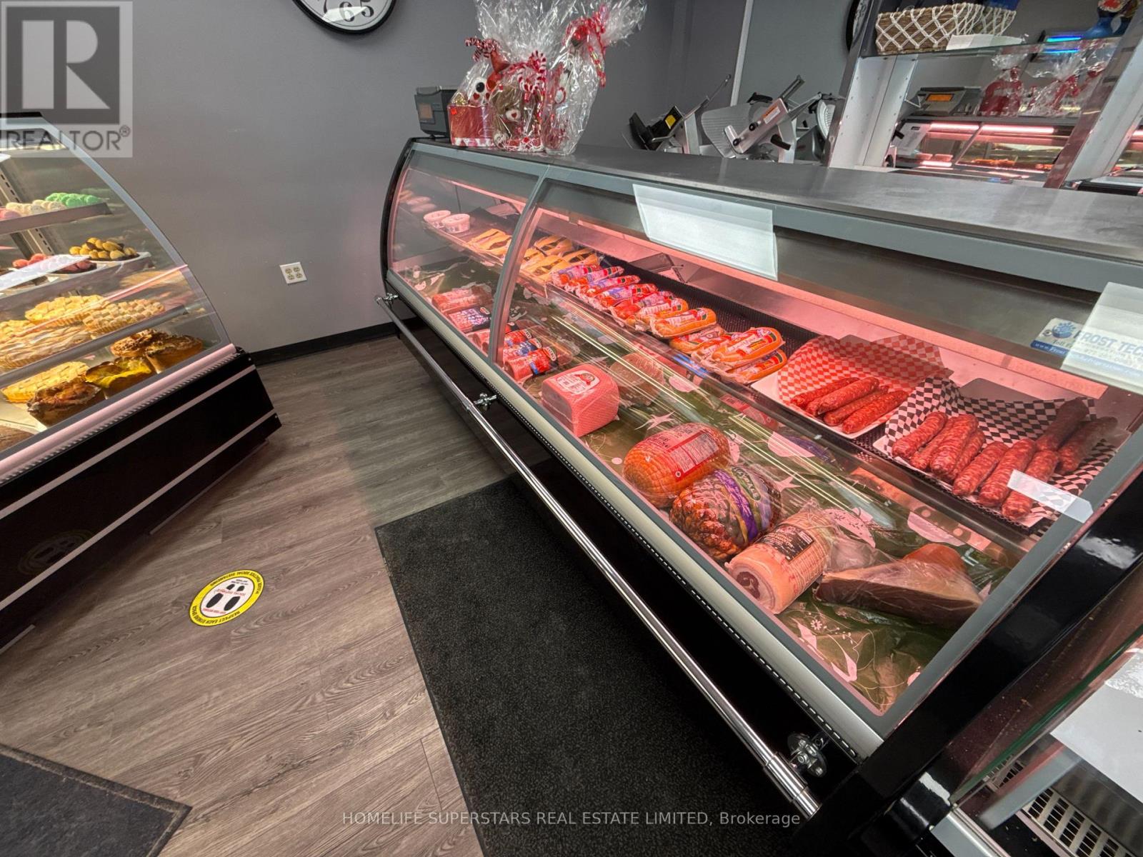 27 Ruth Avenue, Brampton (Heart Lake West), Ontario  L6Z 4R2 - Photo 7 - W12810590