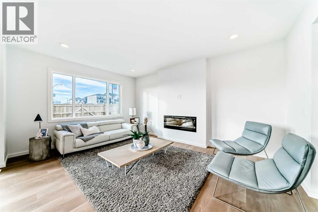 44 Creekside Path Sw, Calgary, Alberta  T2X 5W1 - Photo 4 - A2279491