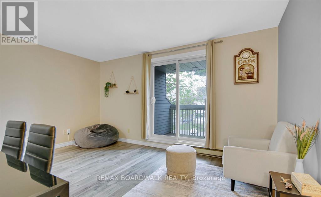 412 - 214 Viewmount Drive, Ottawa, Ontario  K2E 7X3 - Photo 3 - X12810660