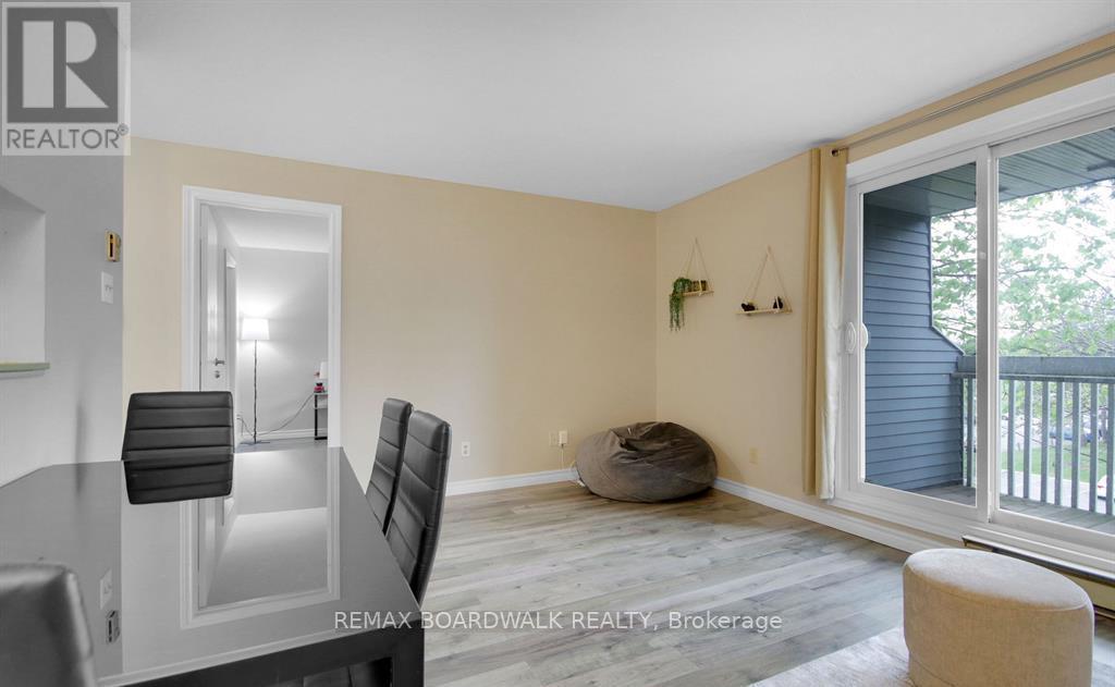 412 - 214 Viewmount Drive, Ottawa, Ontario  K2E 7X3 - Photo 4 - X12810660