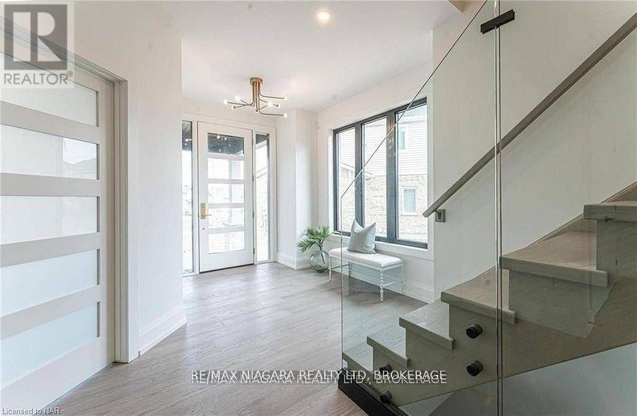 2782 Canadiana Court, Fort Erie, Ontario  L0S 1S0 - Photo 3 - X12810600