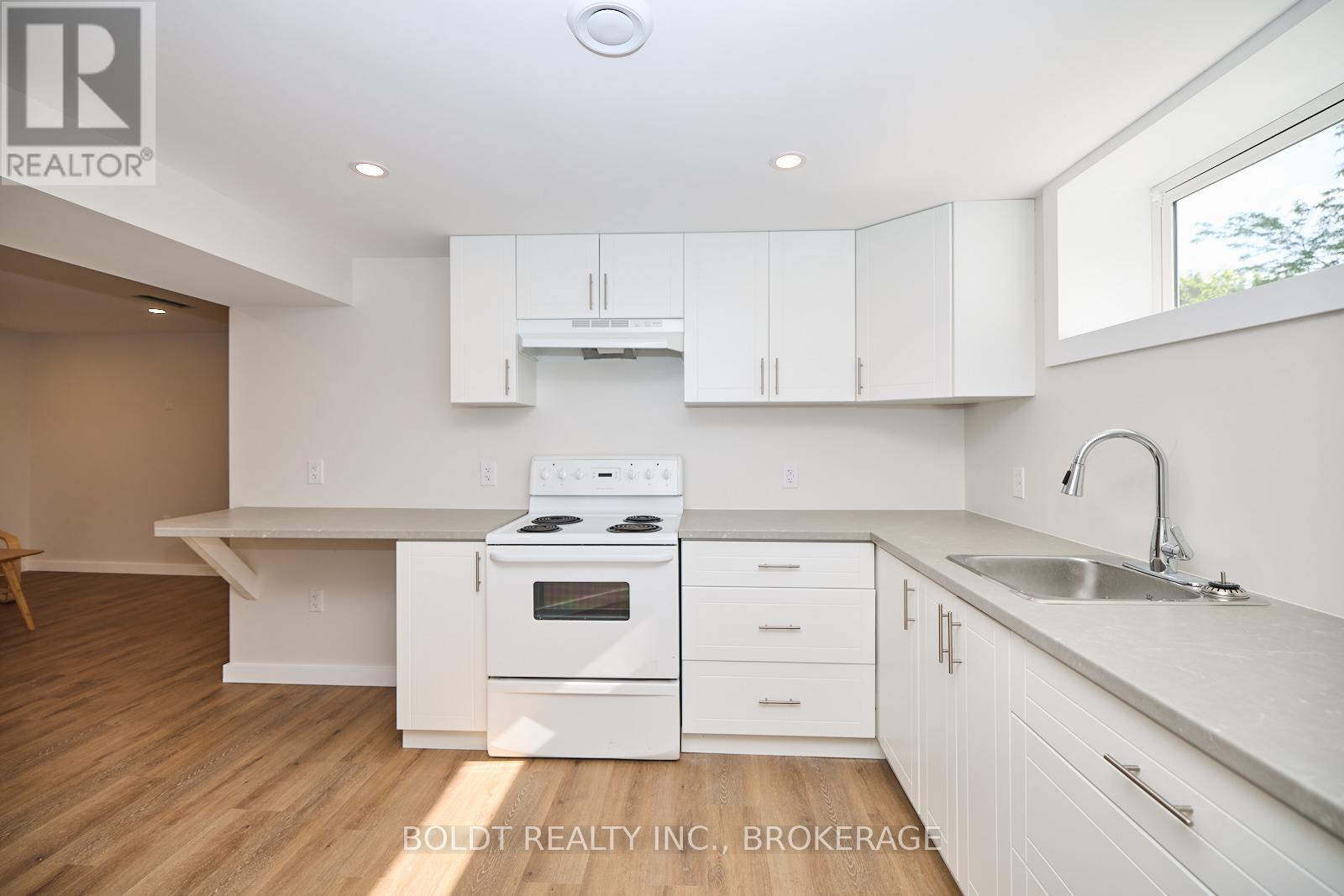 3305 Nineteenth Street, Lincoln (Lincoln-Jordan/vineland), Ontario  L0R 1S0 - Photo 2 - X12810620