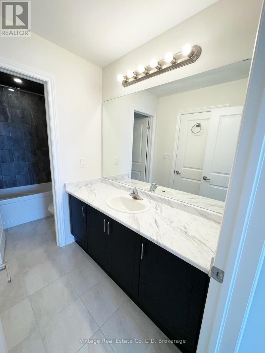 Main Floor - 49 Sapphire Way, Thorold (Rolling Meadows), Ontario  L2V 0L4 - Photo 11 - X12810646