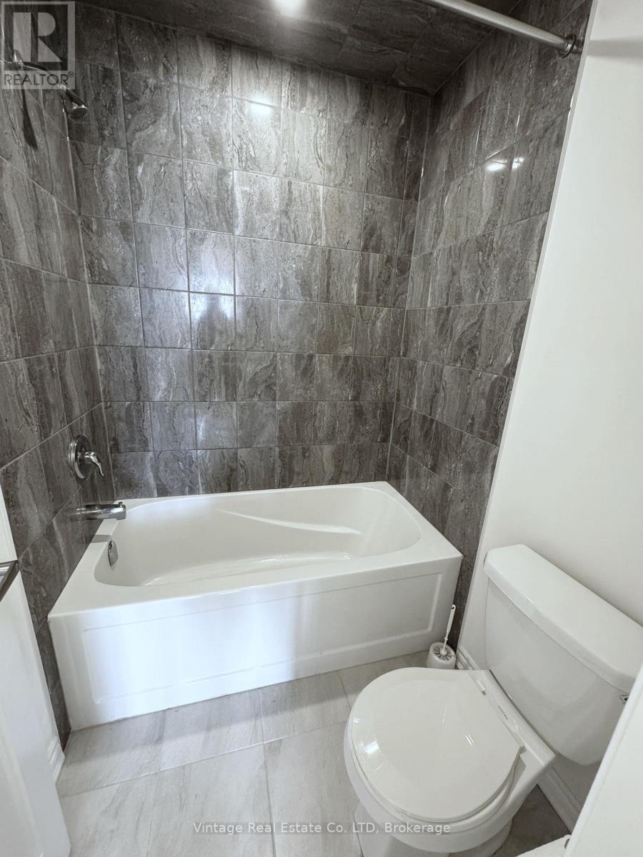 Main Floor - 49 Sapphire Way, Thorold (Rolling Meadows), Ontario  L2V 0L4 - Photo 12 - X12810646