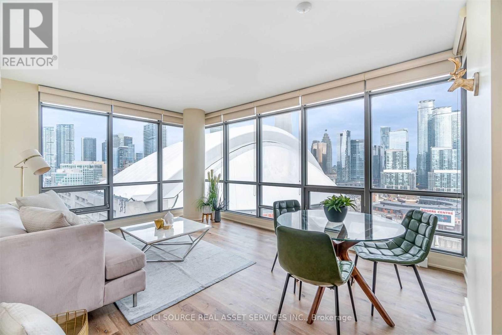 2210 - 5 Mariner Terrace, Toronto, Ontario  M5V 3V6 - Photo 2 - C12810628