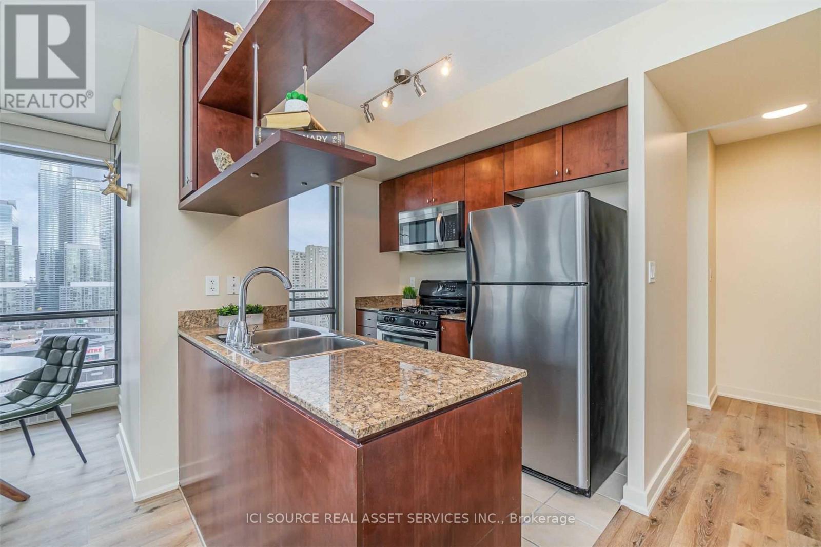 2210 - 5 Mariner Terrace, Toronto, Ontario  M5V 3V6 - Photo 4 - C12810628