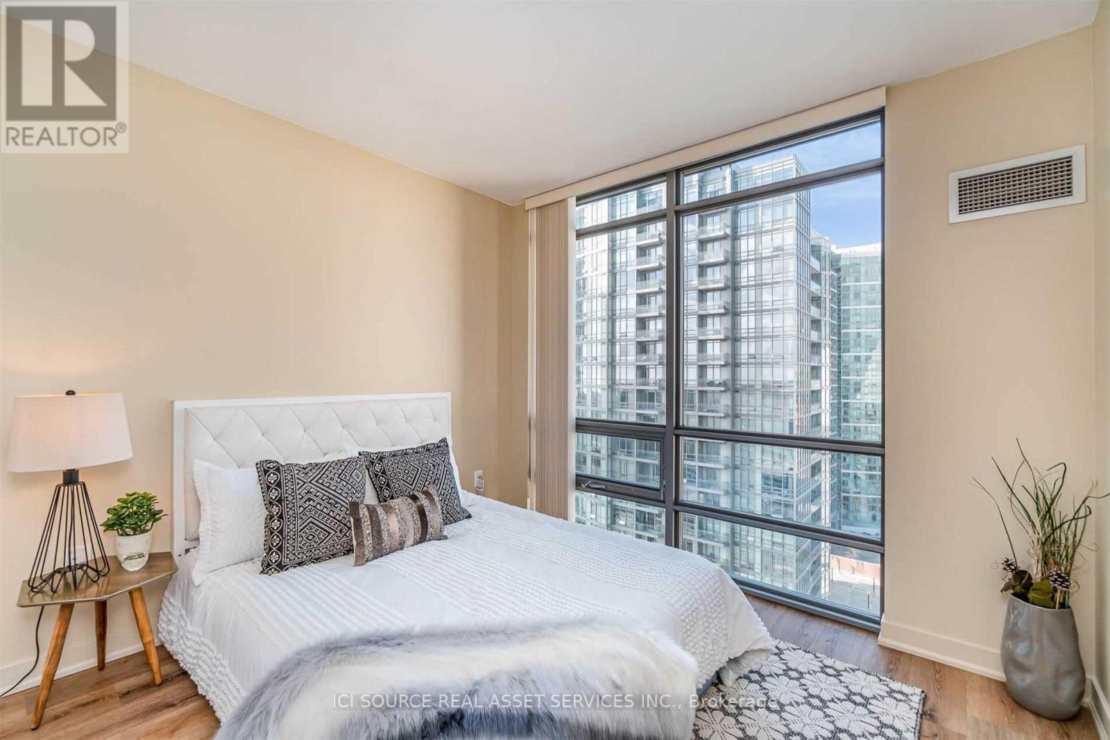 2210 - 5 Mariner Terrace, Toronto, Ontario  M5V 3V6 - Photo 5 - C12810628