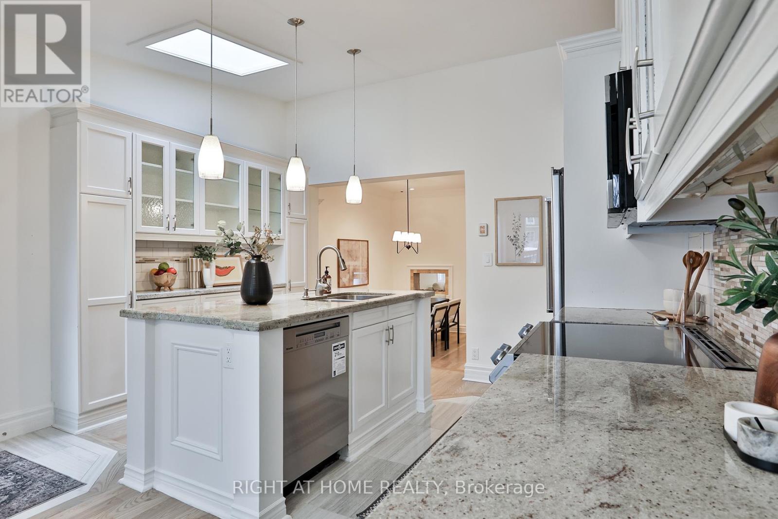 135 Parkmount Road, Toronto, Ontario  M4J 4V3 - Photo 21 - E12810644