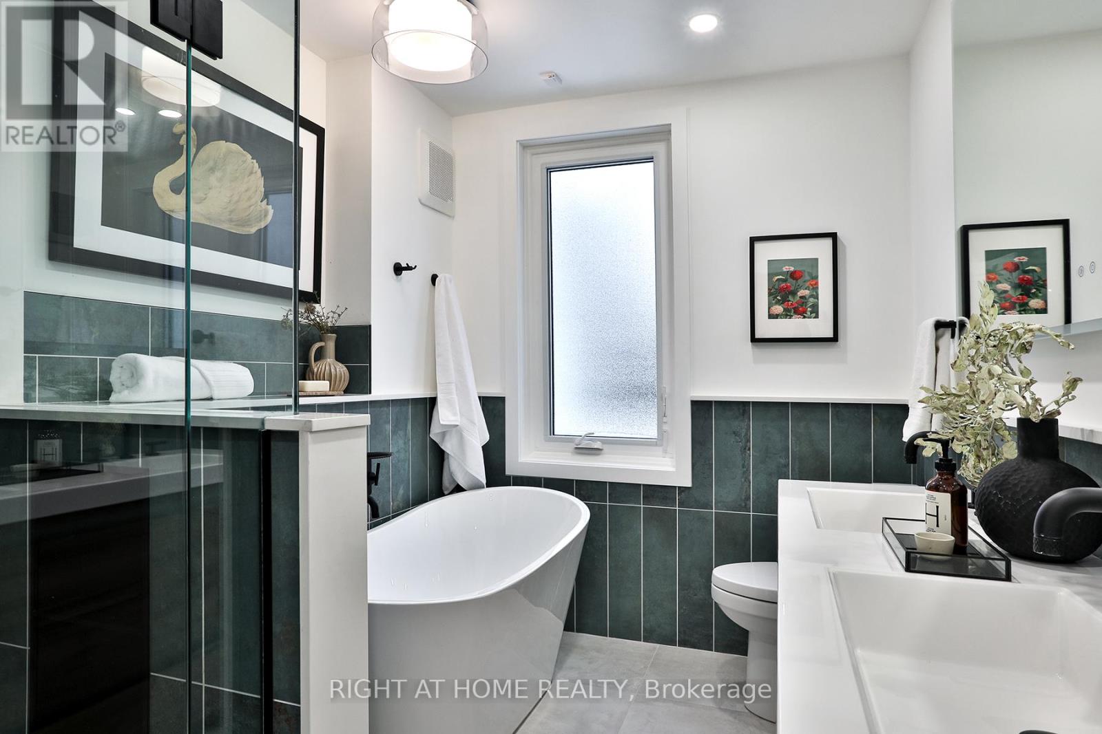 135 Parkmount Road, Toronto, Ontario  M4J 4V3 - Photo 34 - E12810644