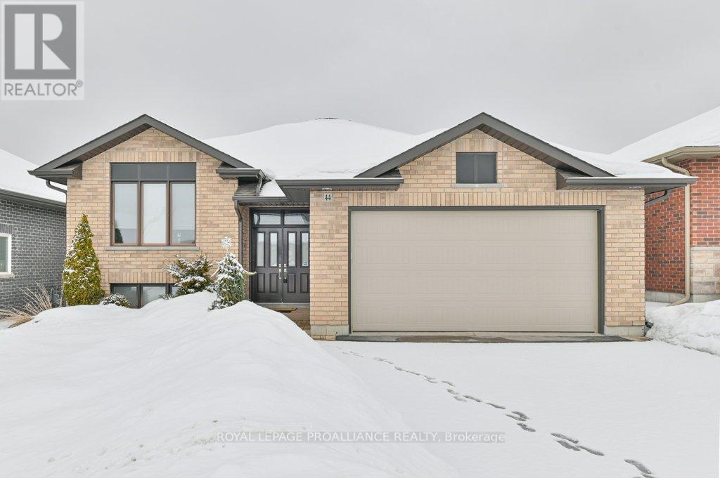 44 LIBERTY CRESCENT, Quinte West, Ontario