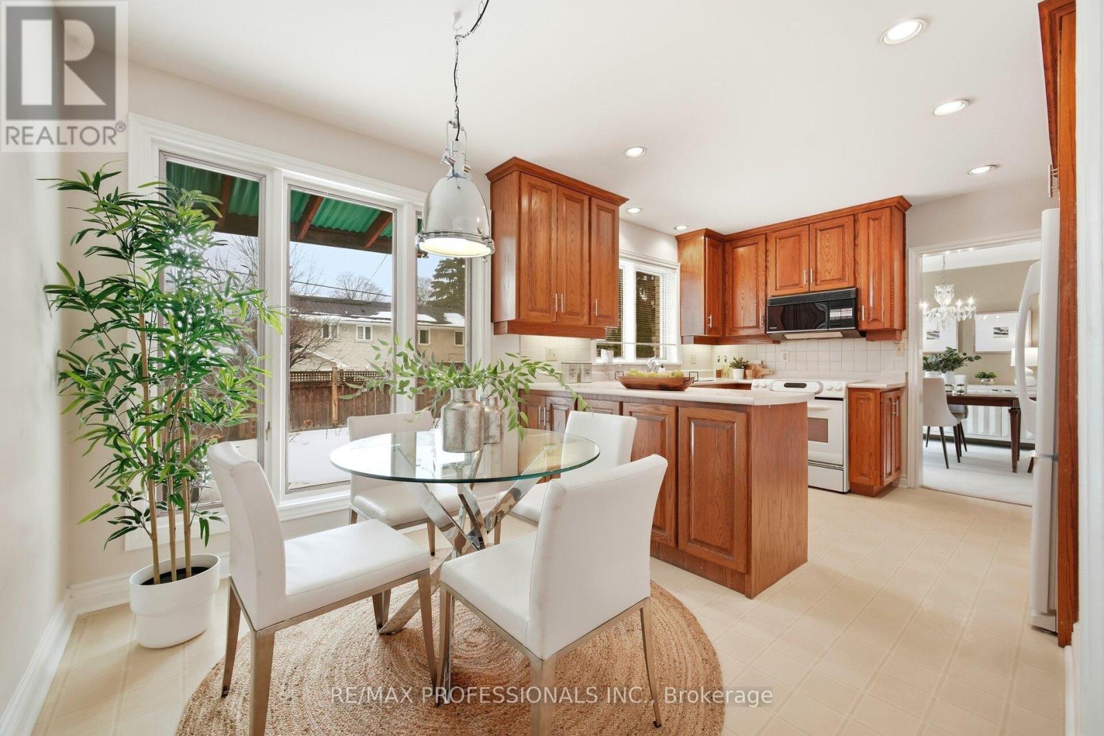 19 Cherry Post Crescent, Toronto, Ontario  M9C 2J9 - Photo 17 - W12810656