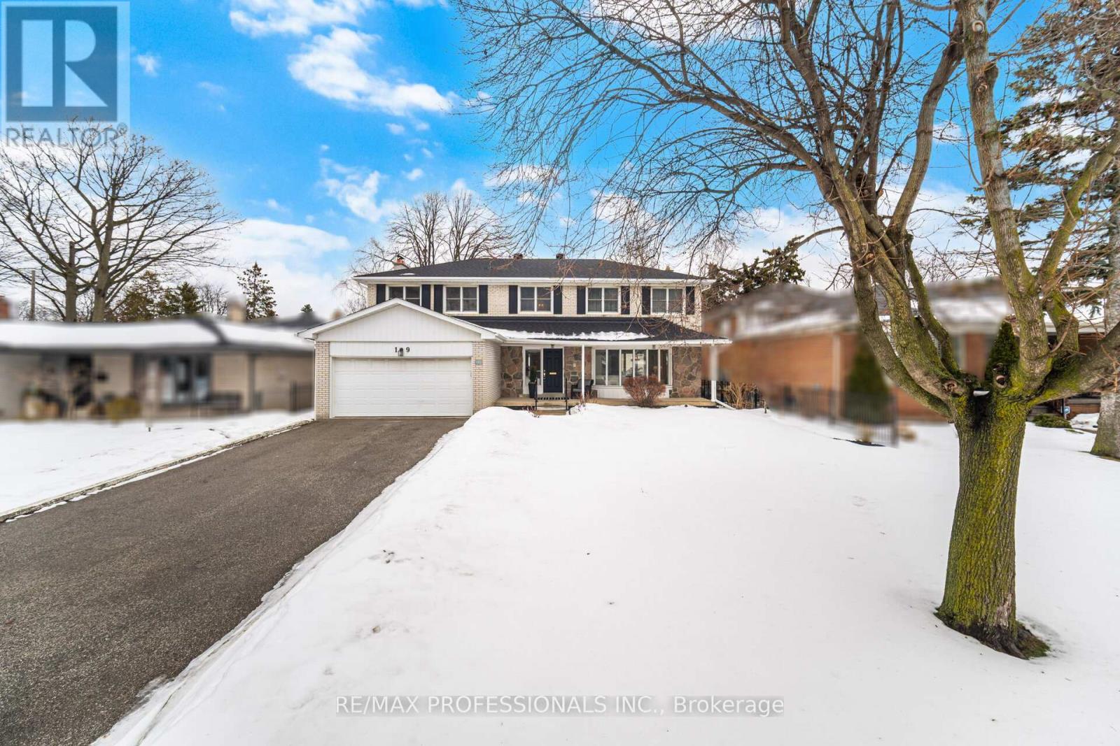 19 Cherry Post Crescent, Toronto, Ontario  M9C 2J9 - Photo 2 - W12810656