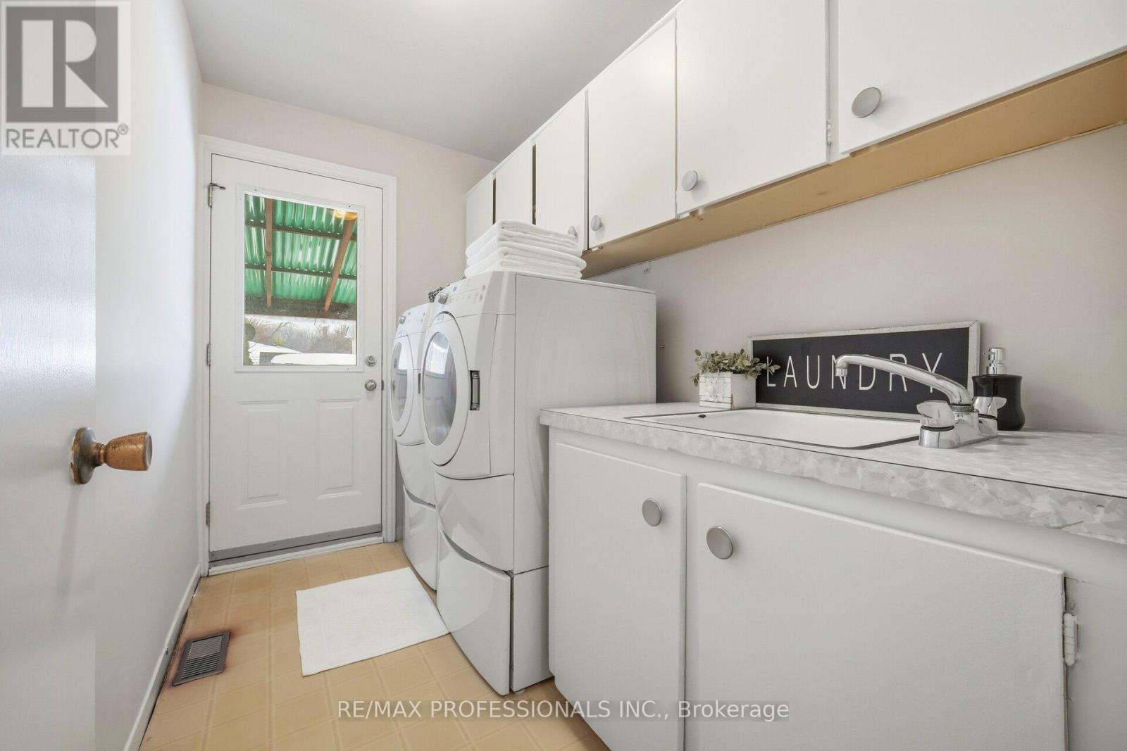 19 Cherry Post Crescent, Toronto, Ontario  M9C 2J9 - Photo 25 - W12810656