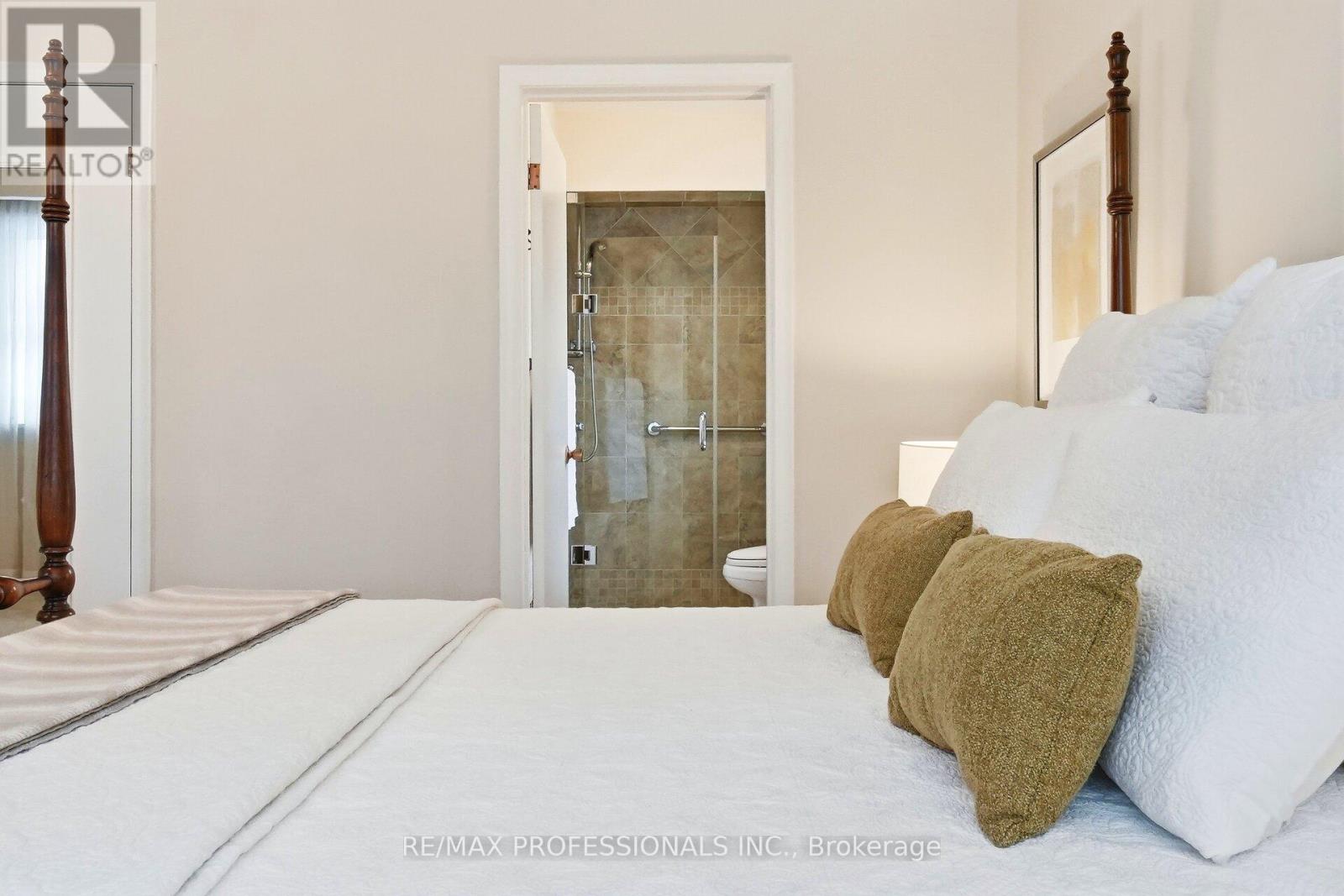 19 Cherry Post Crescent, Toronto, Ontario  M9C 2J9 - Photo 31 - W12810656