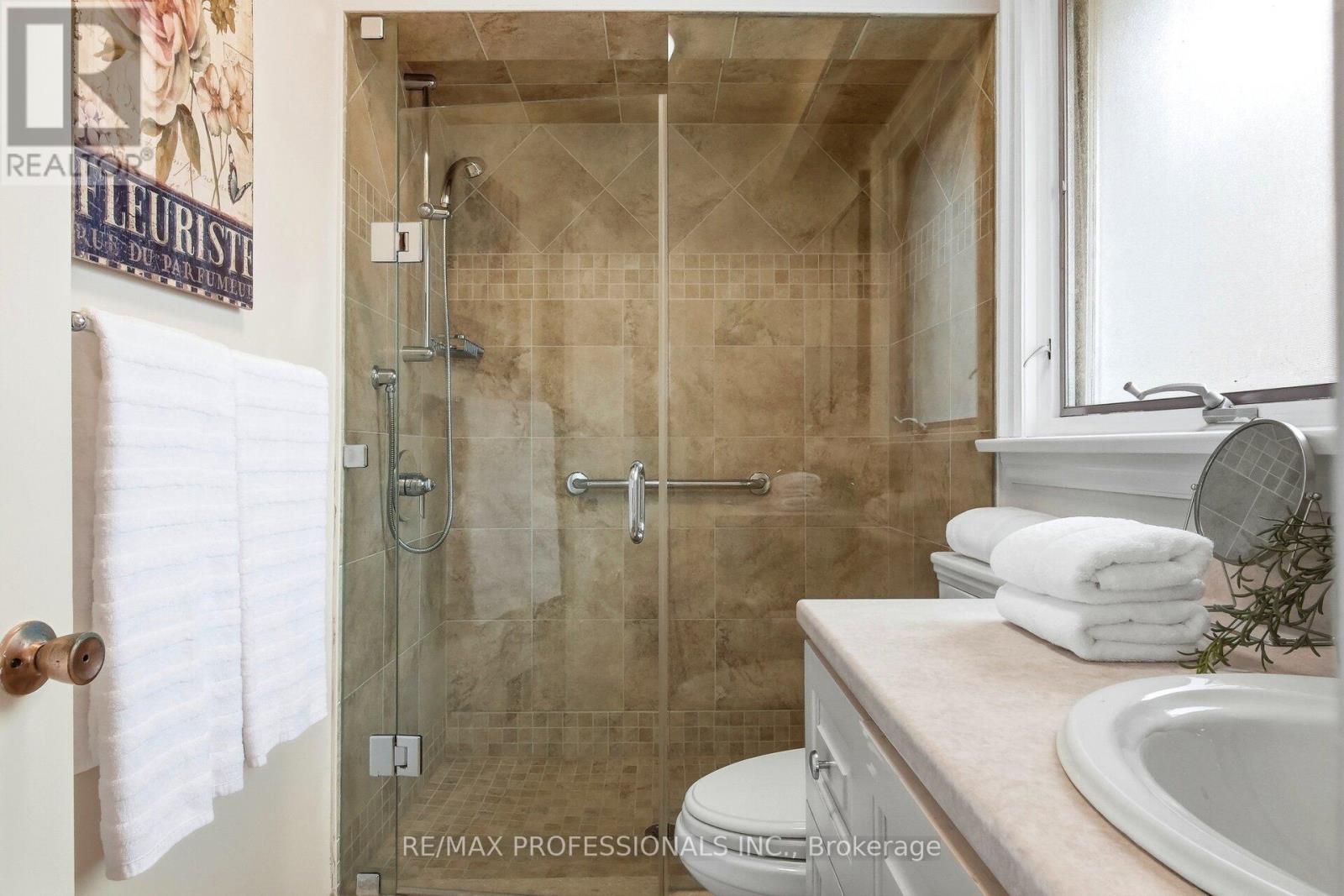 19 Cherry Post Crescent, Toronto, Ontario  M9C 2J9 - Photo 33 - W12810656