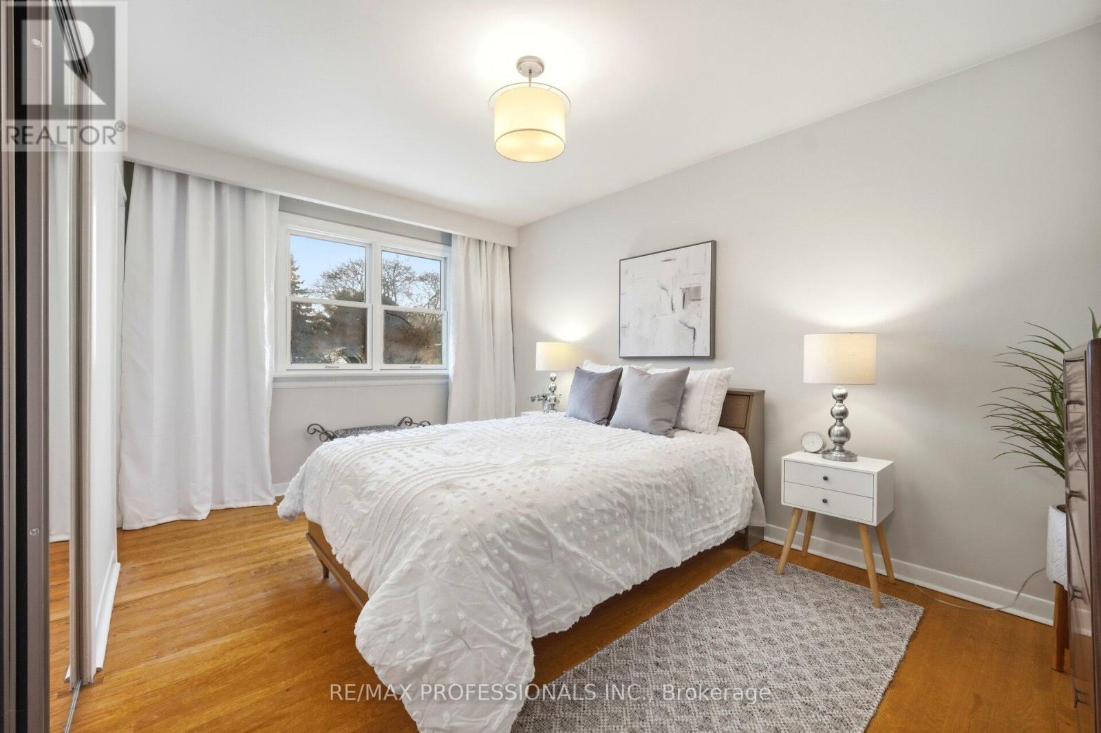 19 Cherry Post Crescent, Toronto, Ontario  M9C 2J9 - Photo 34 - W12810656