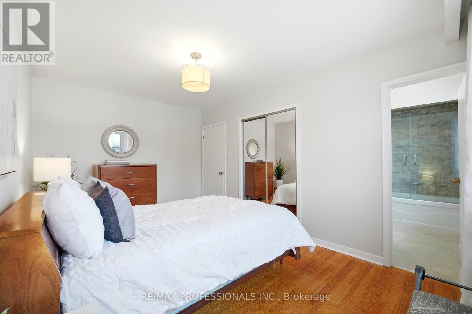 19 Cherry Post Crescent, Toronto, Ontario  M9C 2J9 - Photo 36 - W12810656