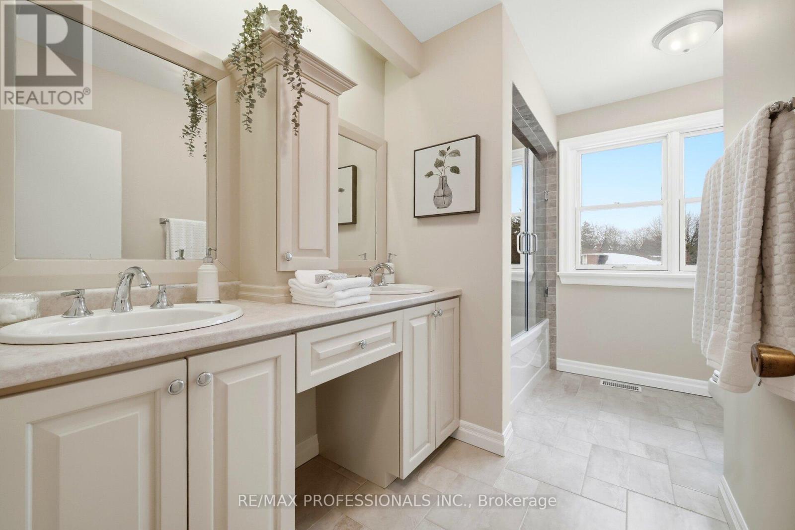 19 Cherry Post Crescent, Toronto, Ontario  M9C 2J9 - Photo 38 - W12810656