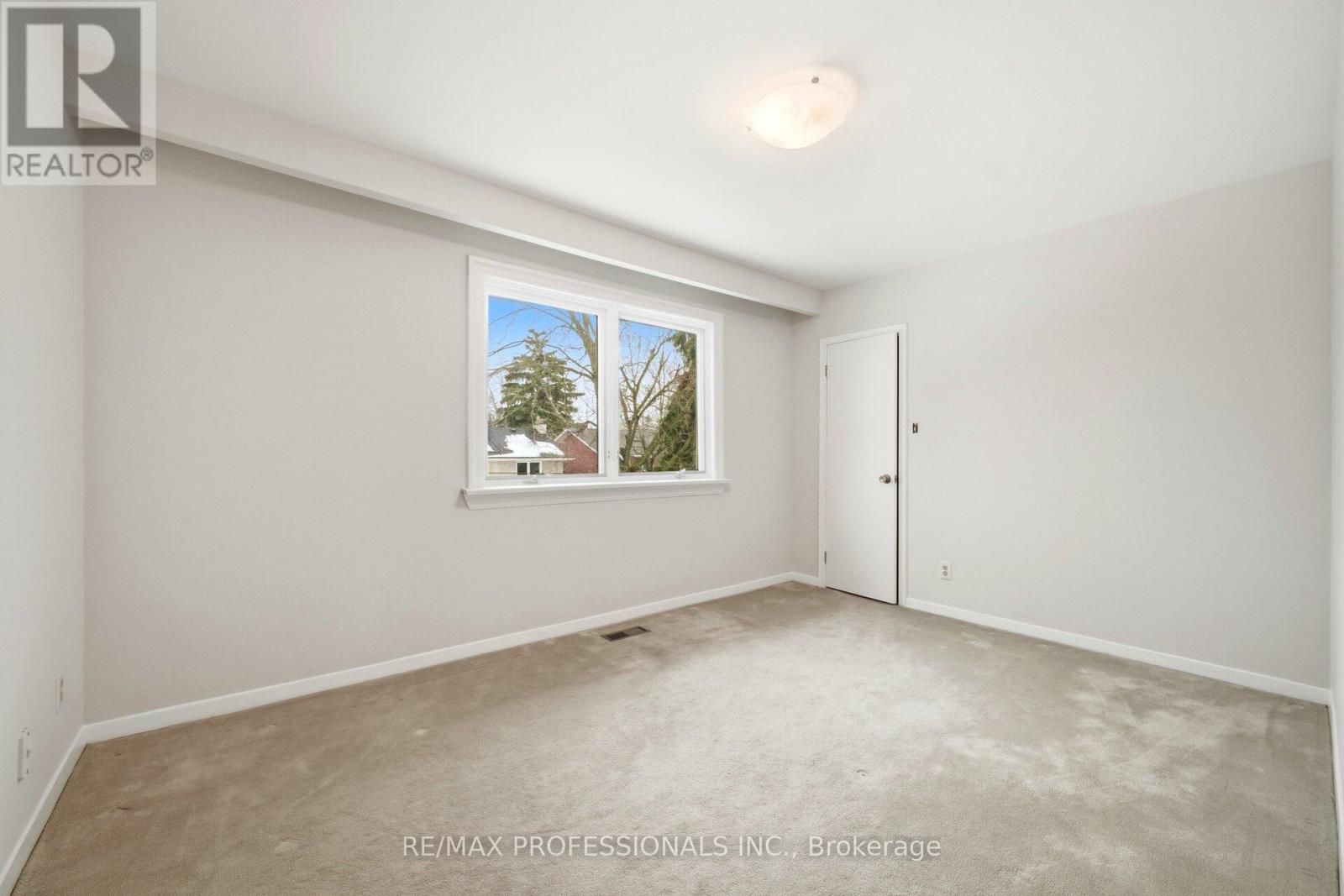 19 Cherry Post Crescent, Toronto, Ontario  M9C 2J9 - Photo 39 - W12810656