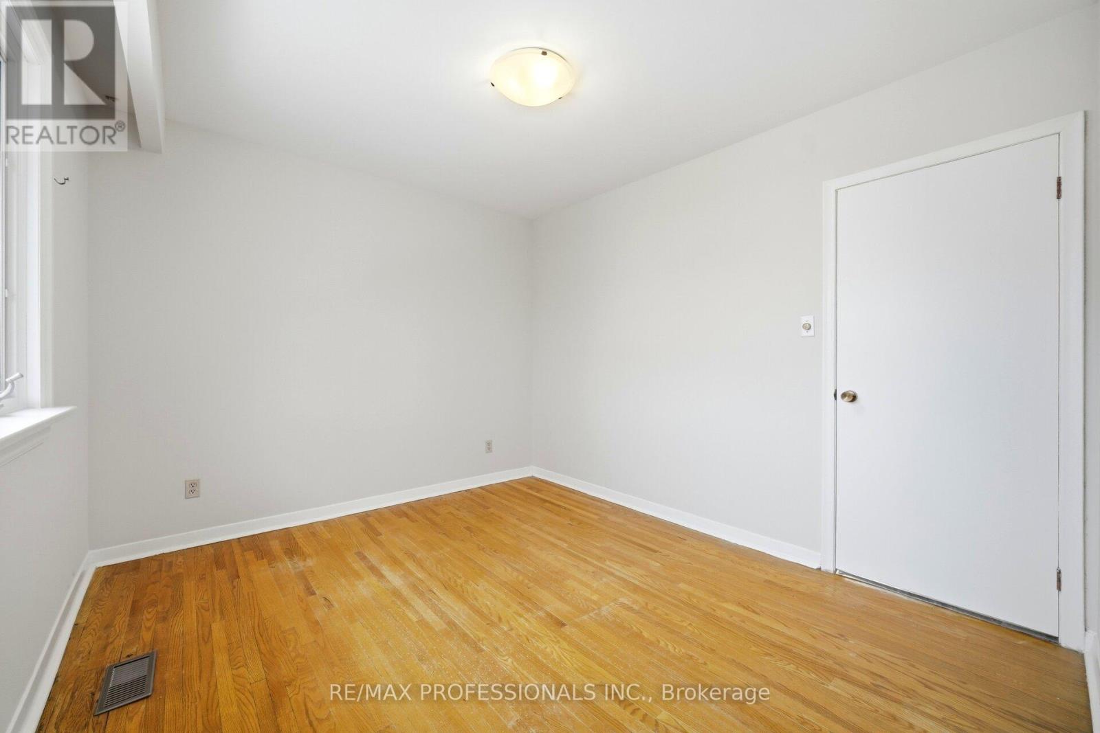 19 Cherry Post Crescent, Toronto, Ontario  M9C 2J9 - Photo 42 - W12810656