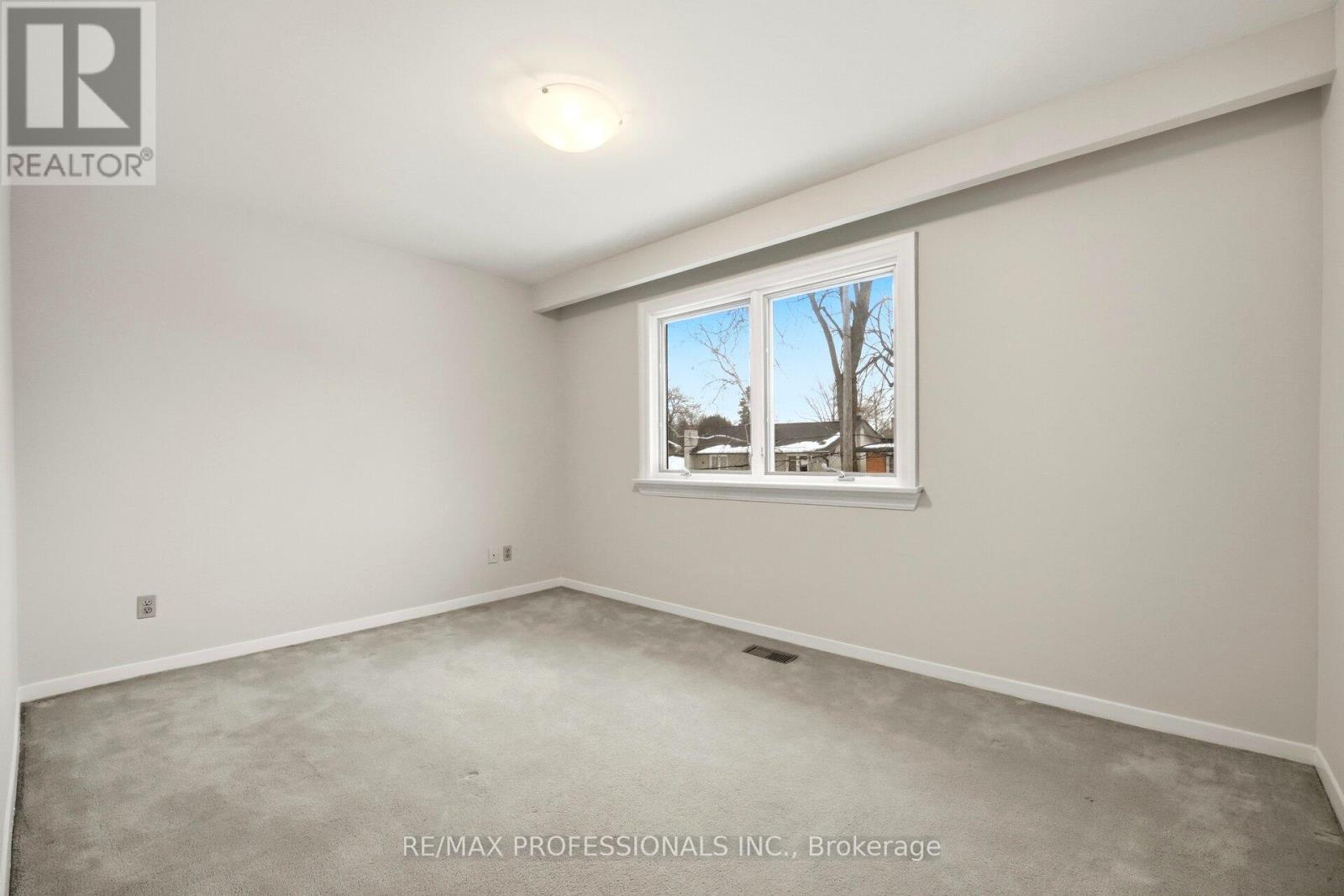 19 Cherry Post Crescent, Toronto, Ontario  M9C 2J9 - Photo 43 - W12810656