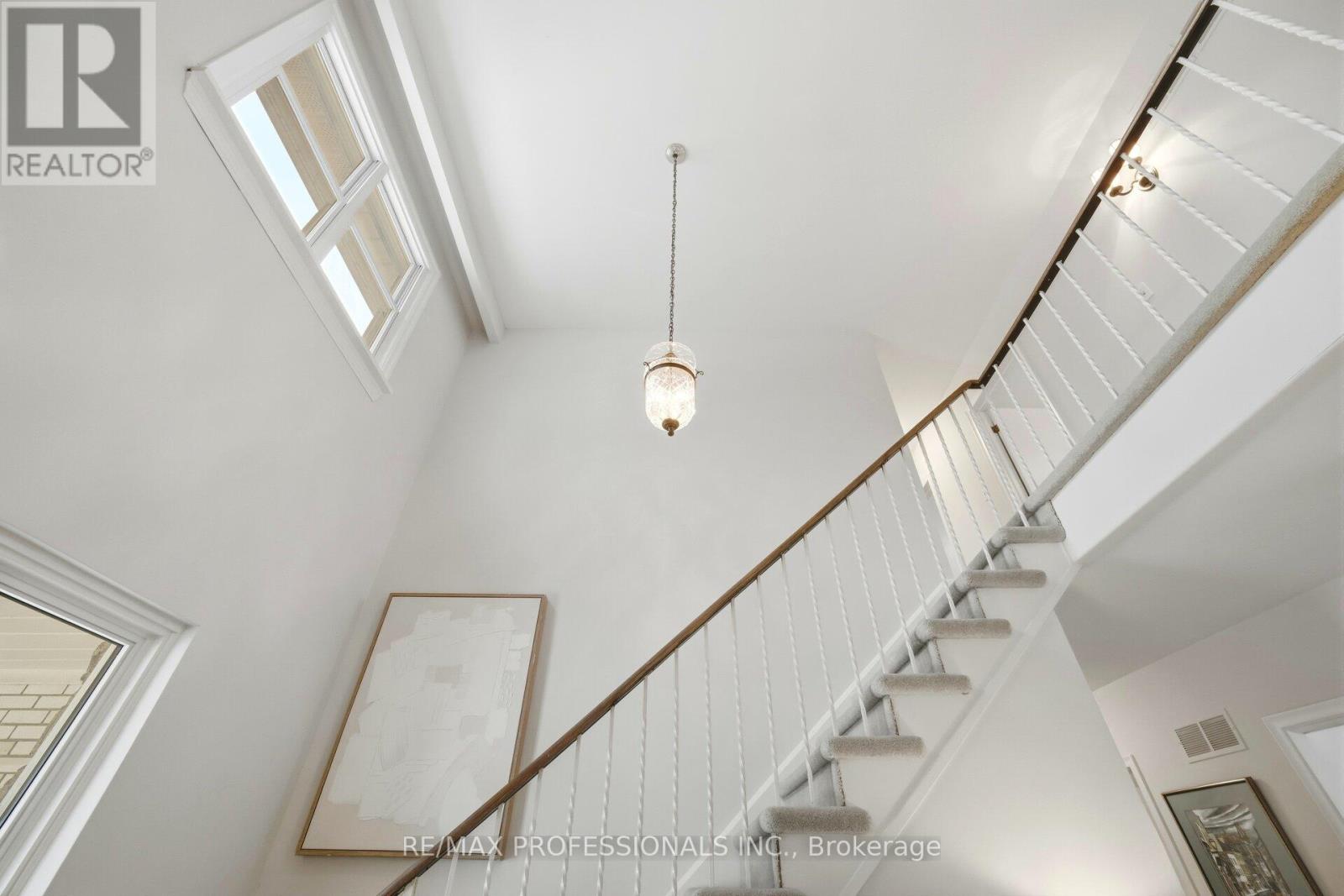 19 Cherry Post Crescent, Toronto, Ontario  M9C 2J9 - Photo 5 - W12810656