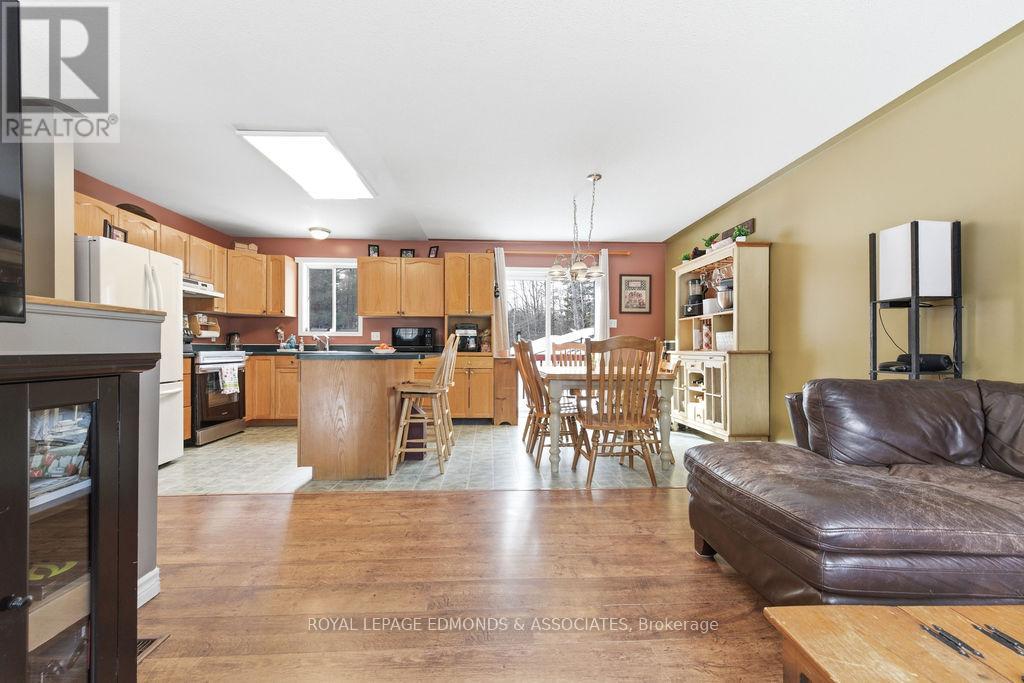 28 Bob Seguin Drive, Laurentian Hills, Ontario  K0J 1J0 - Photo 13 - X12810670