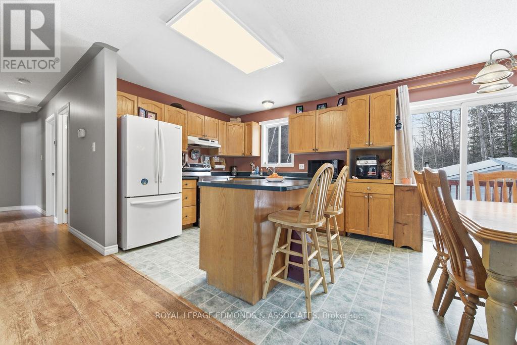 28 Bob Seguin Drive, Laurentian Hills, Ontario  K0J 1J0 - Photo 14 - X12810670