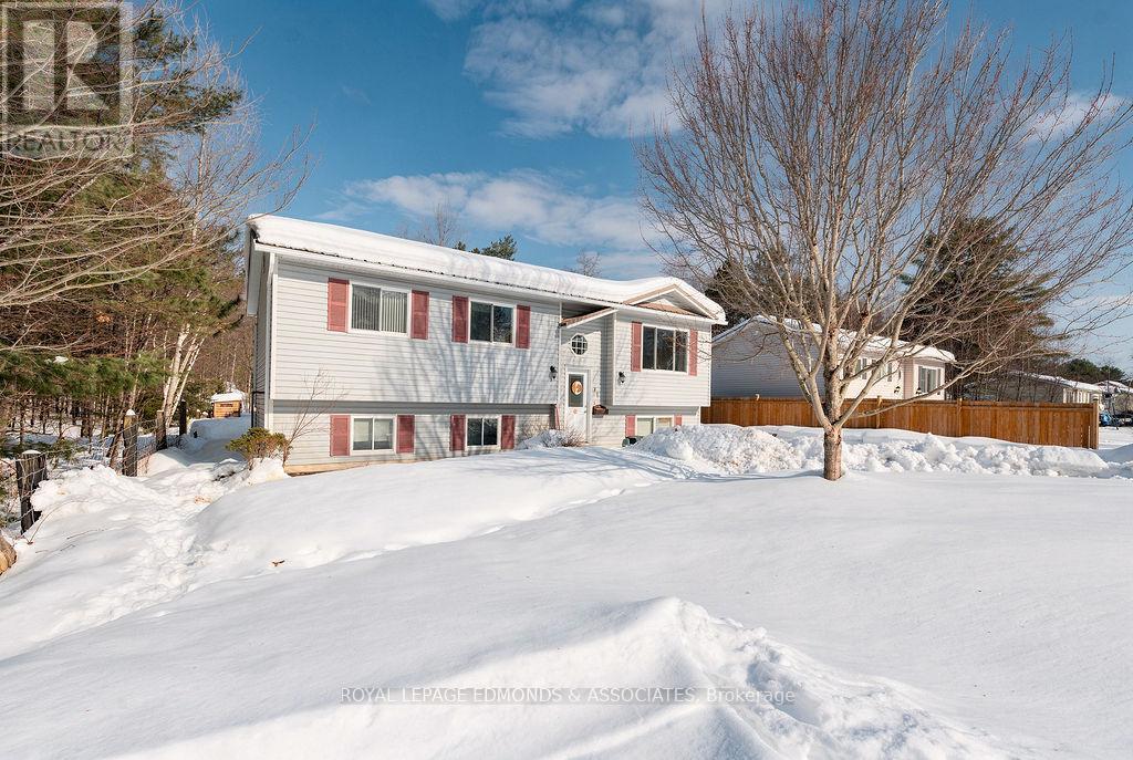 28 Bob Seguin Drive, Laurentian Hills, Ontario  K0J 1J0 - Photo 2 - X12810670