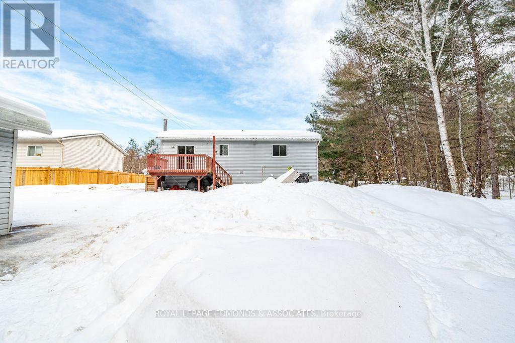 28 Bob Seguin Drive, Laurentian Hills, Ontario  K0J 1J0 - Photo 5 - X12810670
