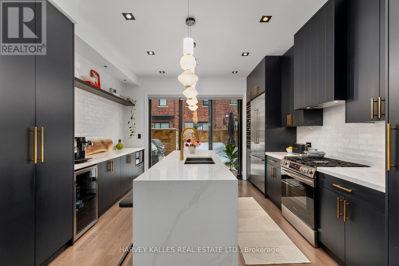 20 - 80 Daisy Avenue, Toronto, Ontario  M8W 0B7 - Photo 2 - W12803182