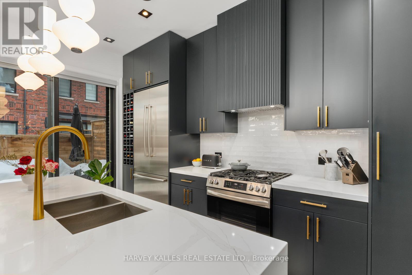 20 - 80 DAISY AVENUE, Toronto, Ontario