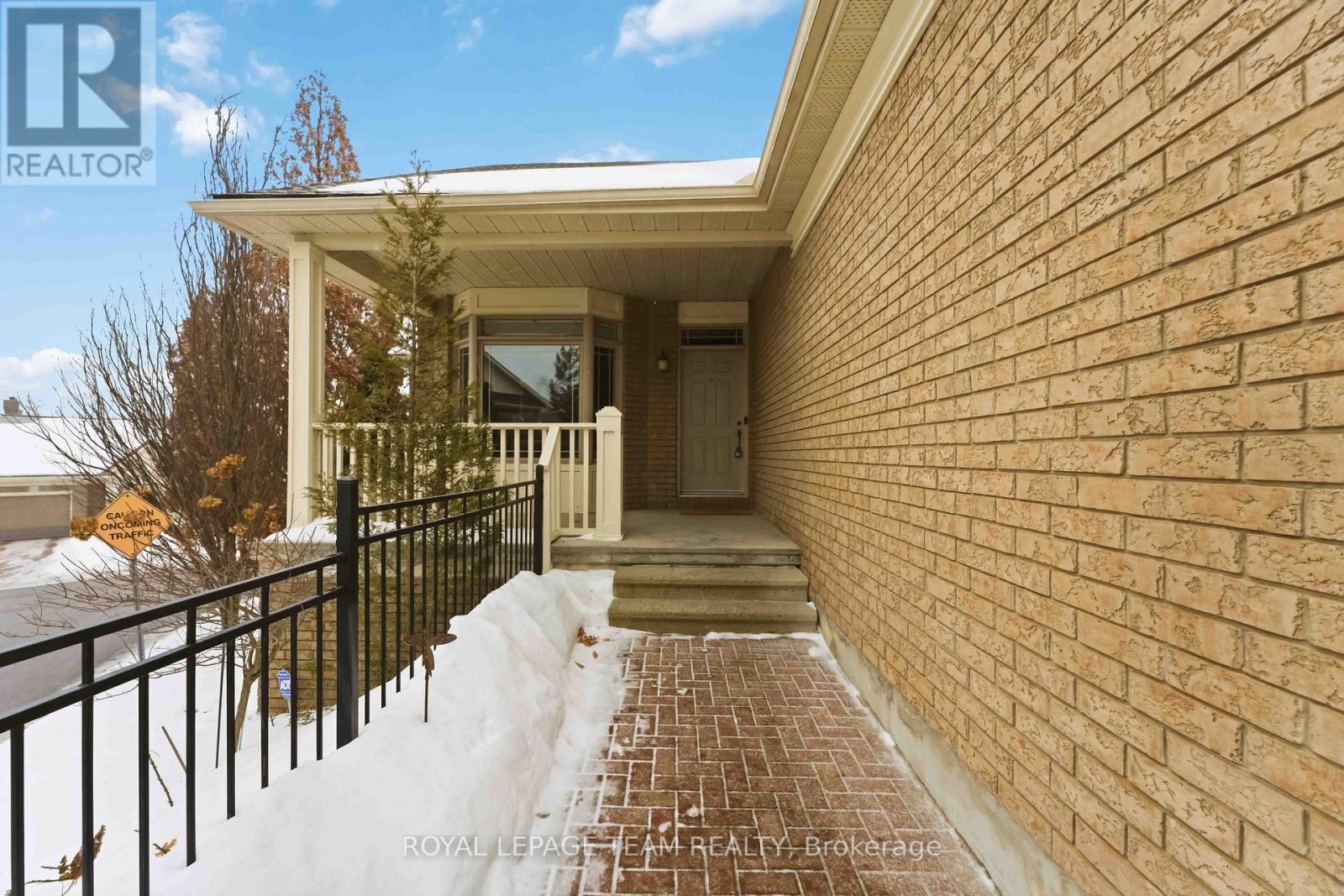 6 Waterford Way, Ottawa, Ontario  K2E 7V4 - Photo 4 - X12809124