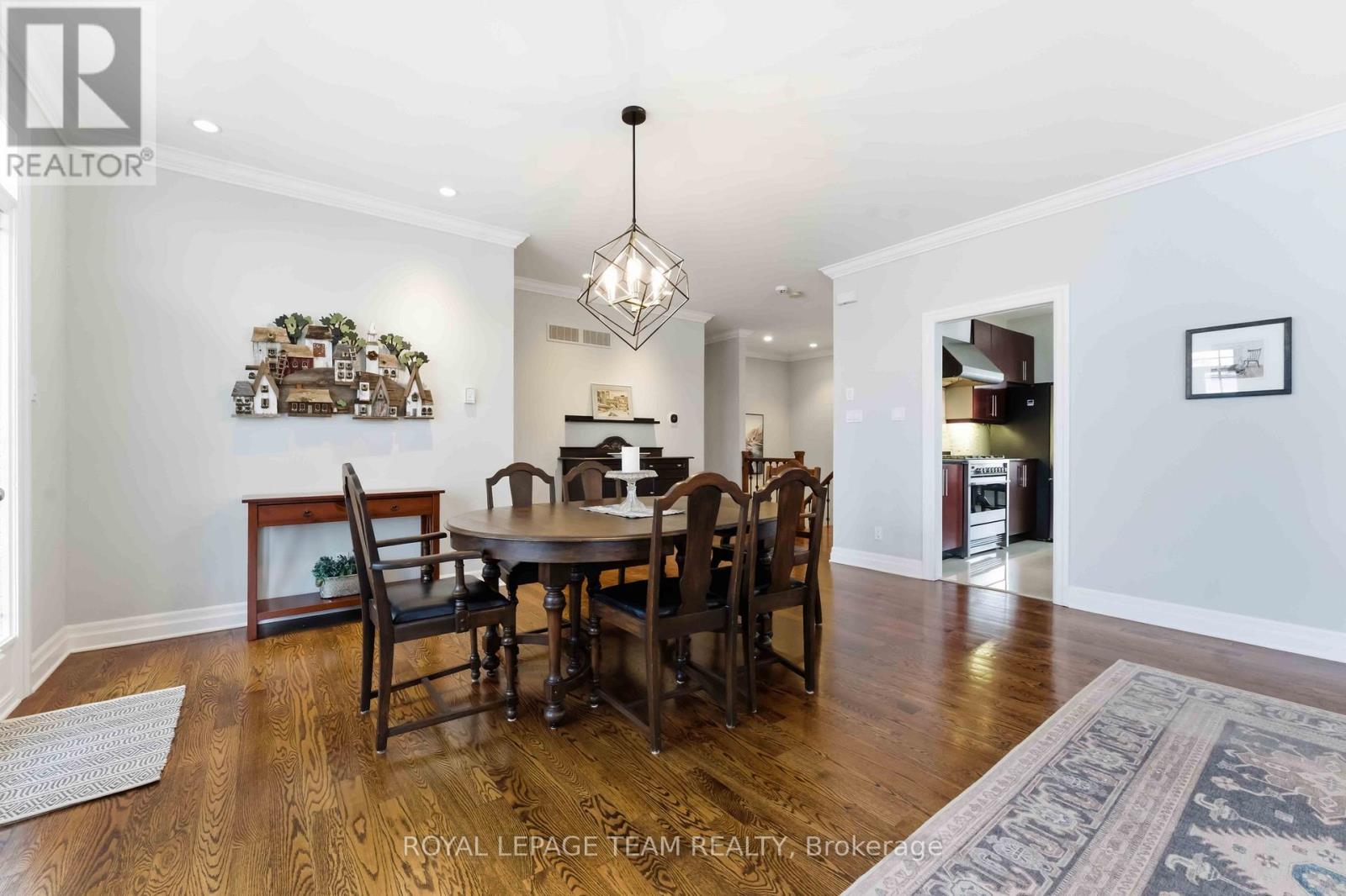 6 Waterford Way, Ottawa, Ontario  K2E 7V4 - Photo 8 - X12809124