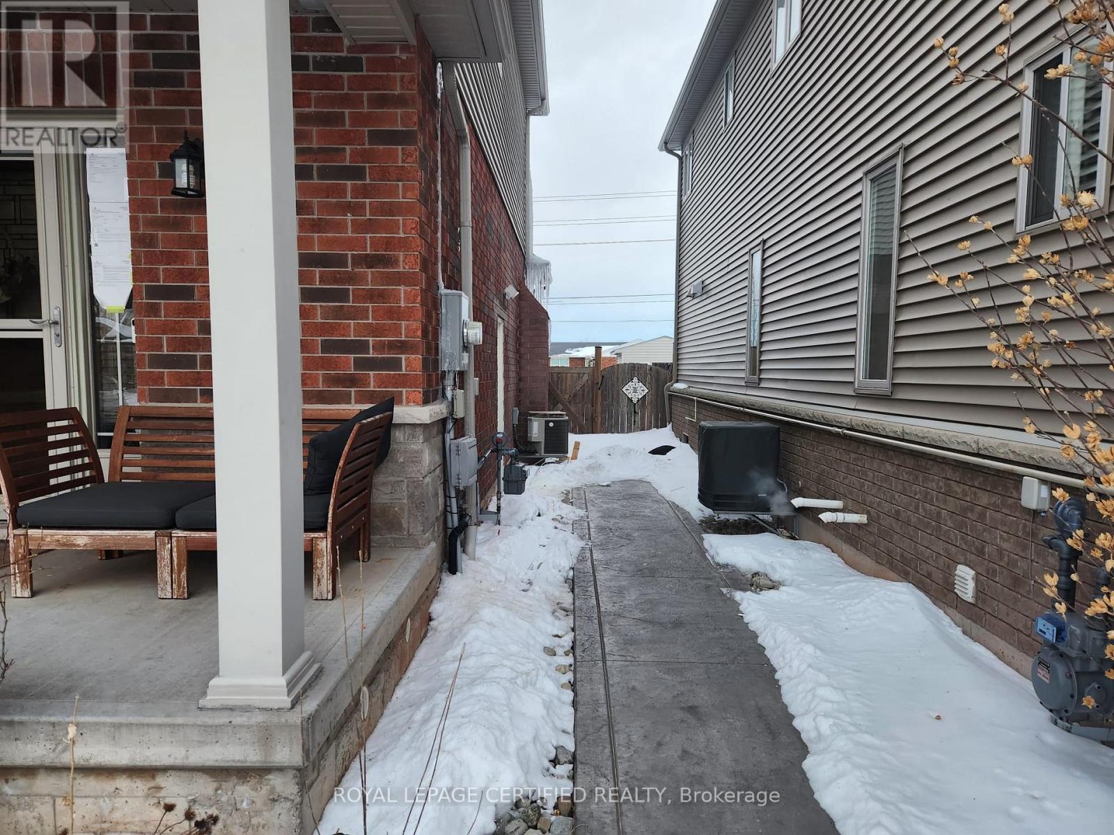 4302 Dennis Avenue, Lincoln (Beamsville), Ontario  L3J 1N3 - Photo 3 - X12810698