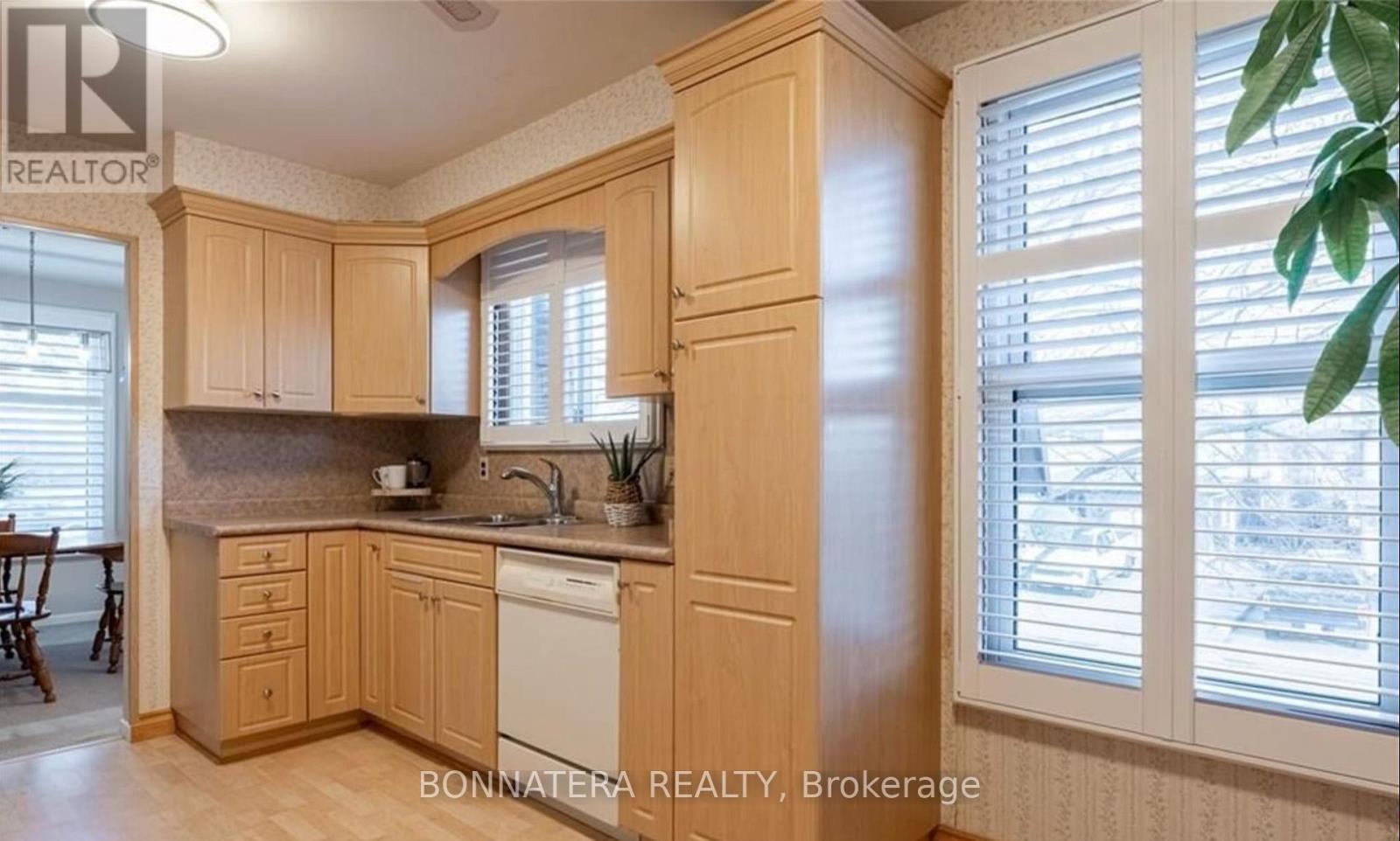 Upper Unit - 50 Cedardale Avenue, St. Catharines, Ontario  L2P 1B5 - Photo 10 - X12810700