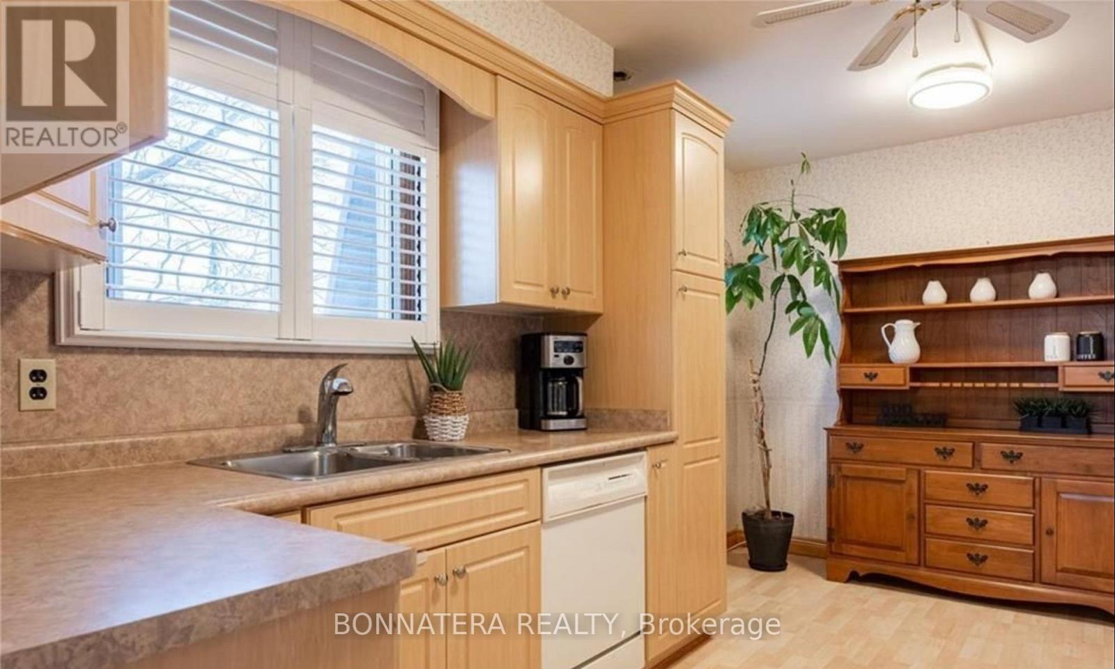 Upper Unit - 50 Cedardale Avenue, St. Catharines, Ontario  L2P 1B5 - Photo 8 - X12810700