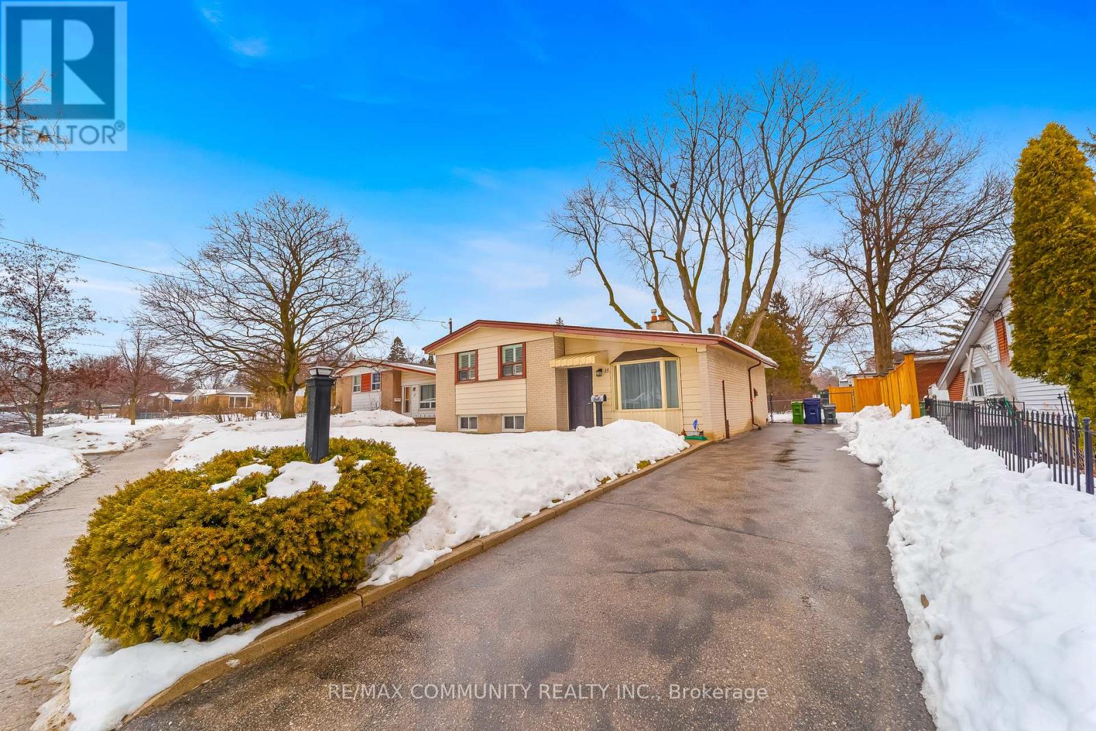 15 Ben Stanton Boulevard, Toronto, Ontario  M1H 1N6 - Photo 2 - E12810706