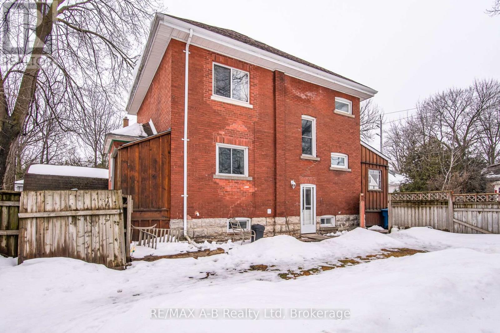 56 West Gore Street, Stratford, Ontario  N5A 1J8 - Photo 4 - X12810728