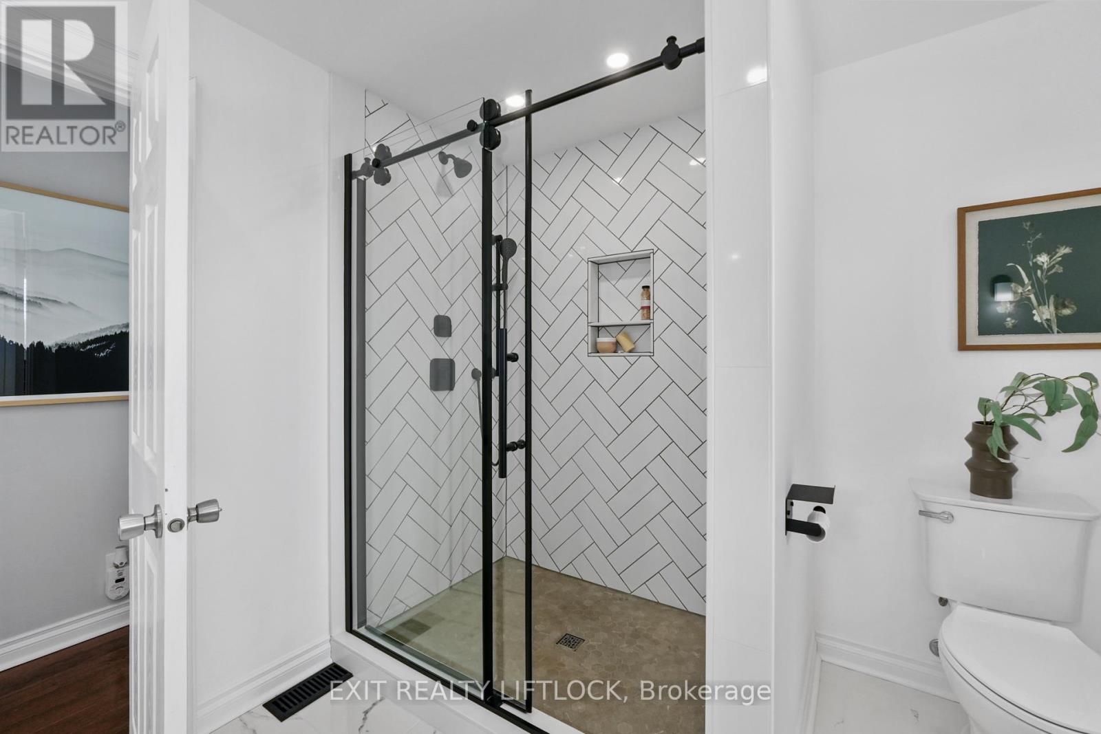 1018 Meadowview Road, Kawartha Lakes, Ontario  K0L 2W0 - Photo 16 - X12810800