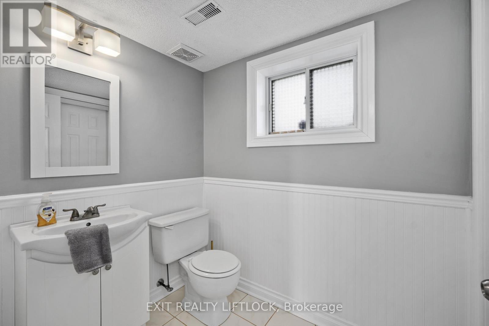 1018 Meadowview Road, Kawartha Lakes, Ontario  K0L 2W0 - Photo 21 - X12810800