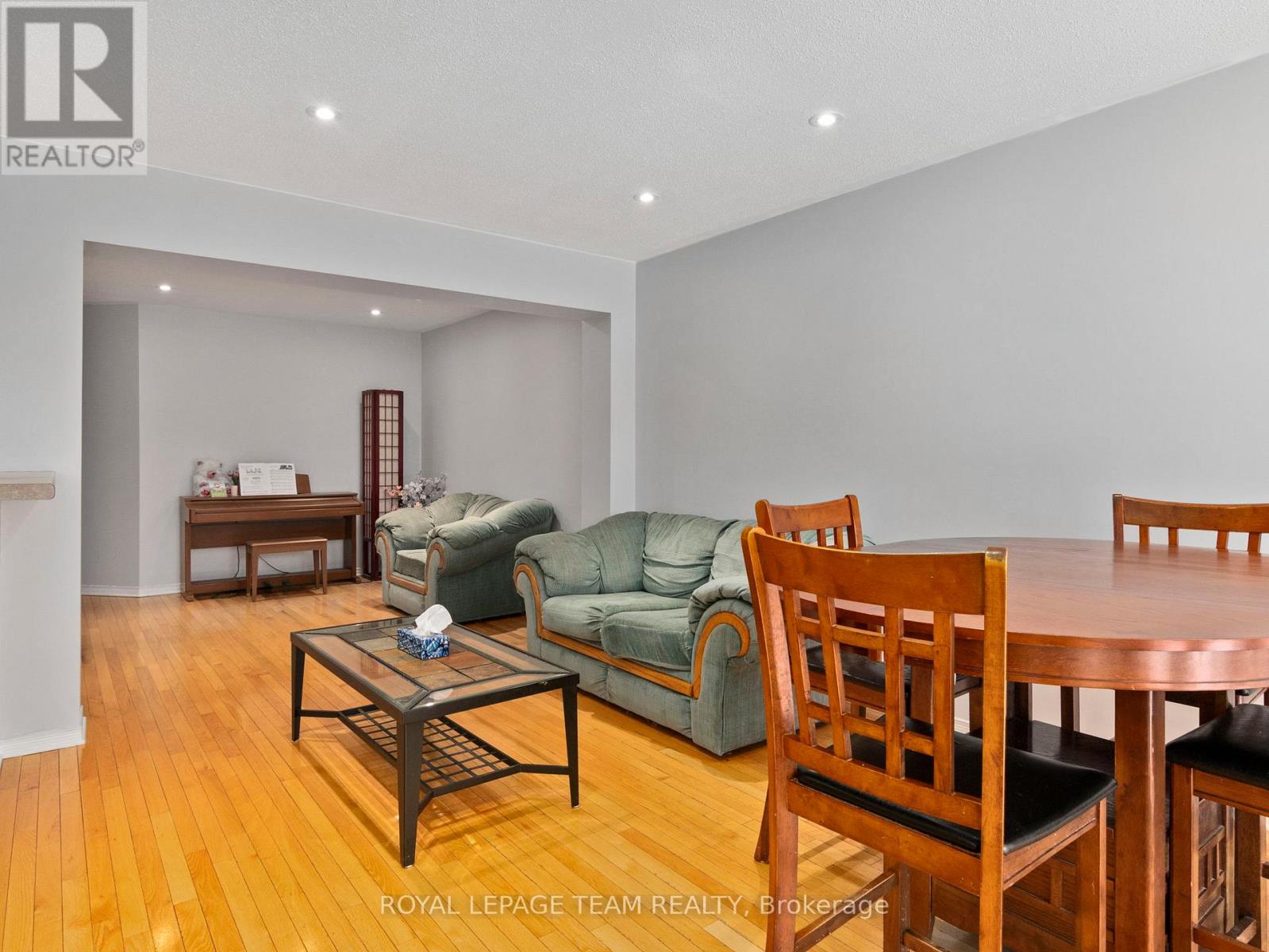 185 Deercroft Avenue, Ottawa, Ontario  K2J 5J3 - Photo 3 - X12810750