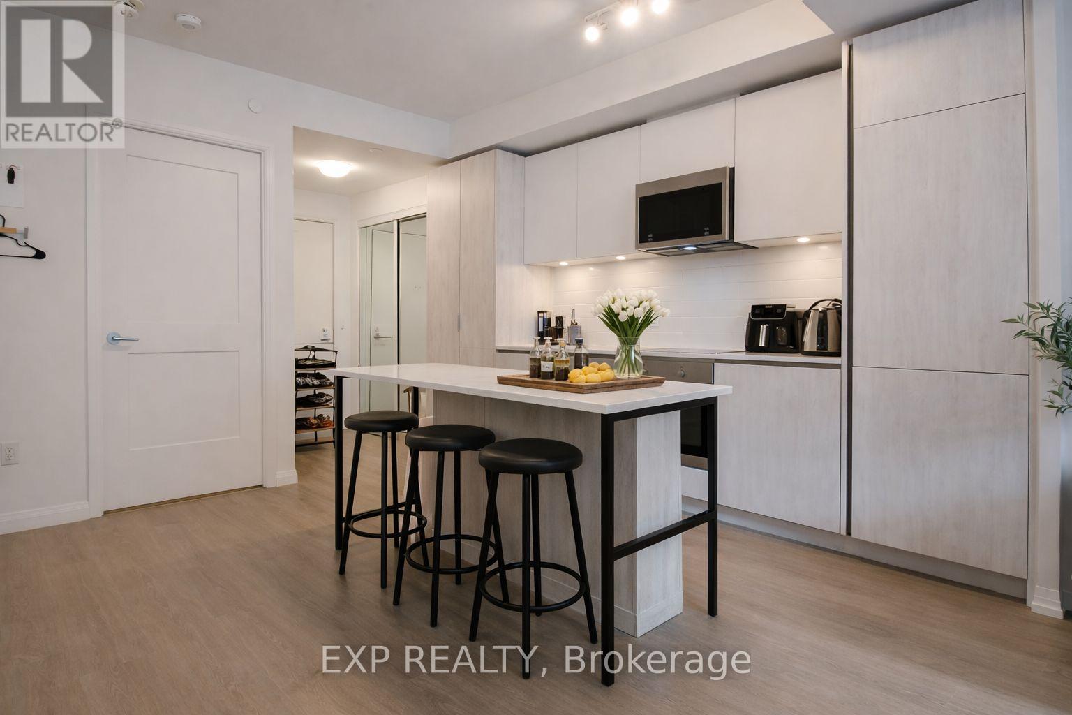 3323 - 28 Widmer Street, Toronto, Ontario  M5V 0T2 - Photo 2 - C12810734