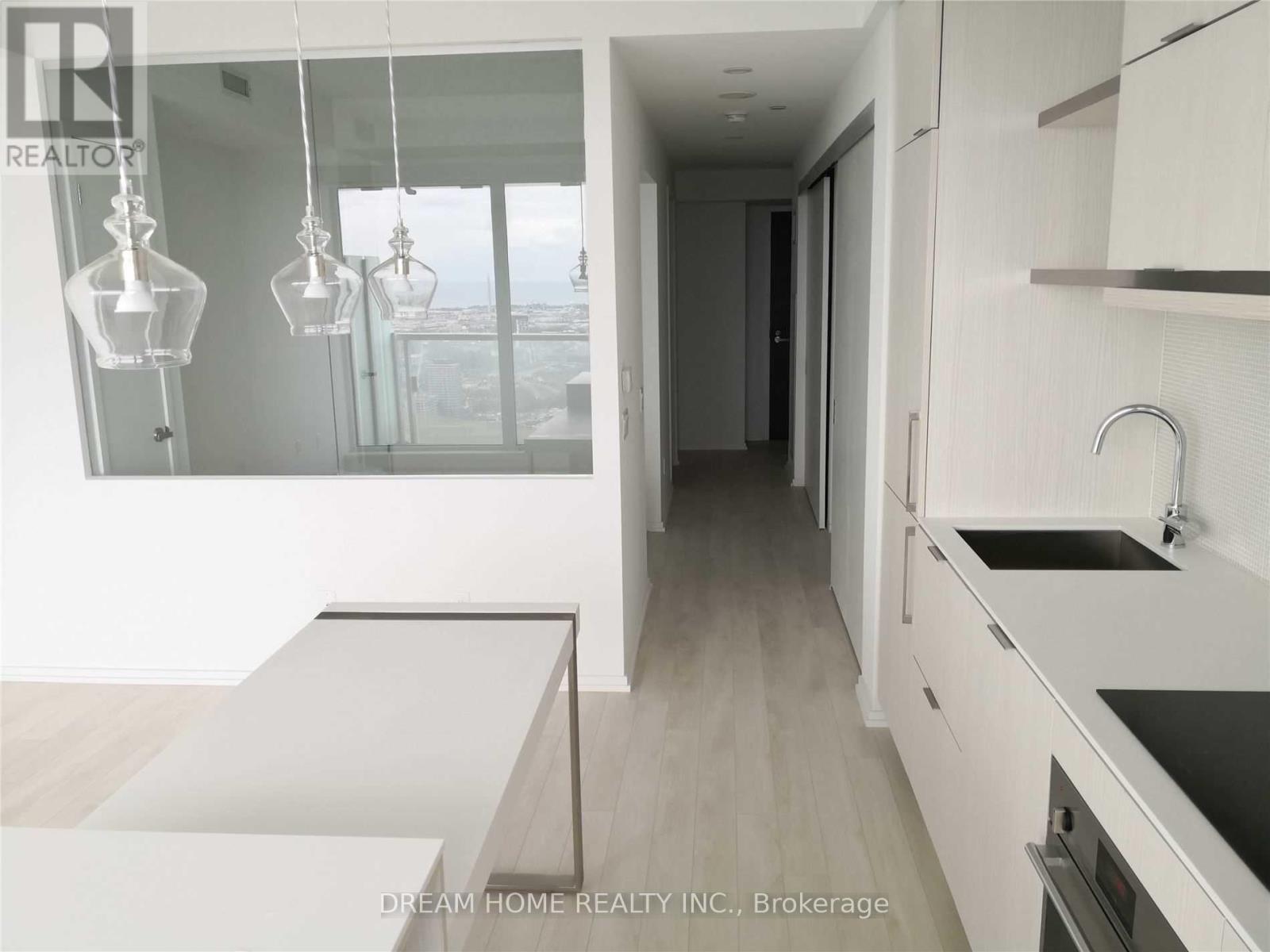 5304 - 197 Yonge Street, Toronto, Ontario  M5B 0C1 - Photo 2 - C12810764