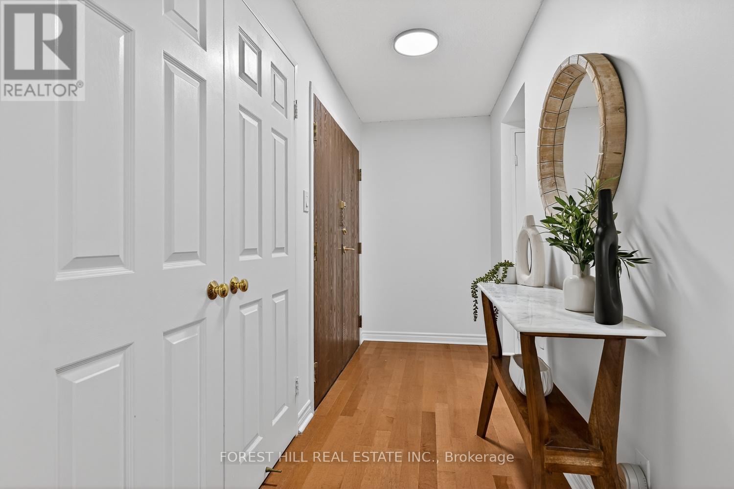 701a - 280 Simcoe Street, Toronto, Ontario  M5T 2Y5 - Photo 2 - C12810770