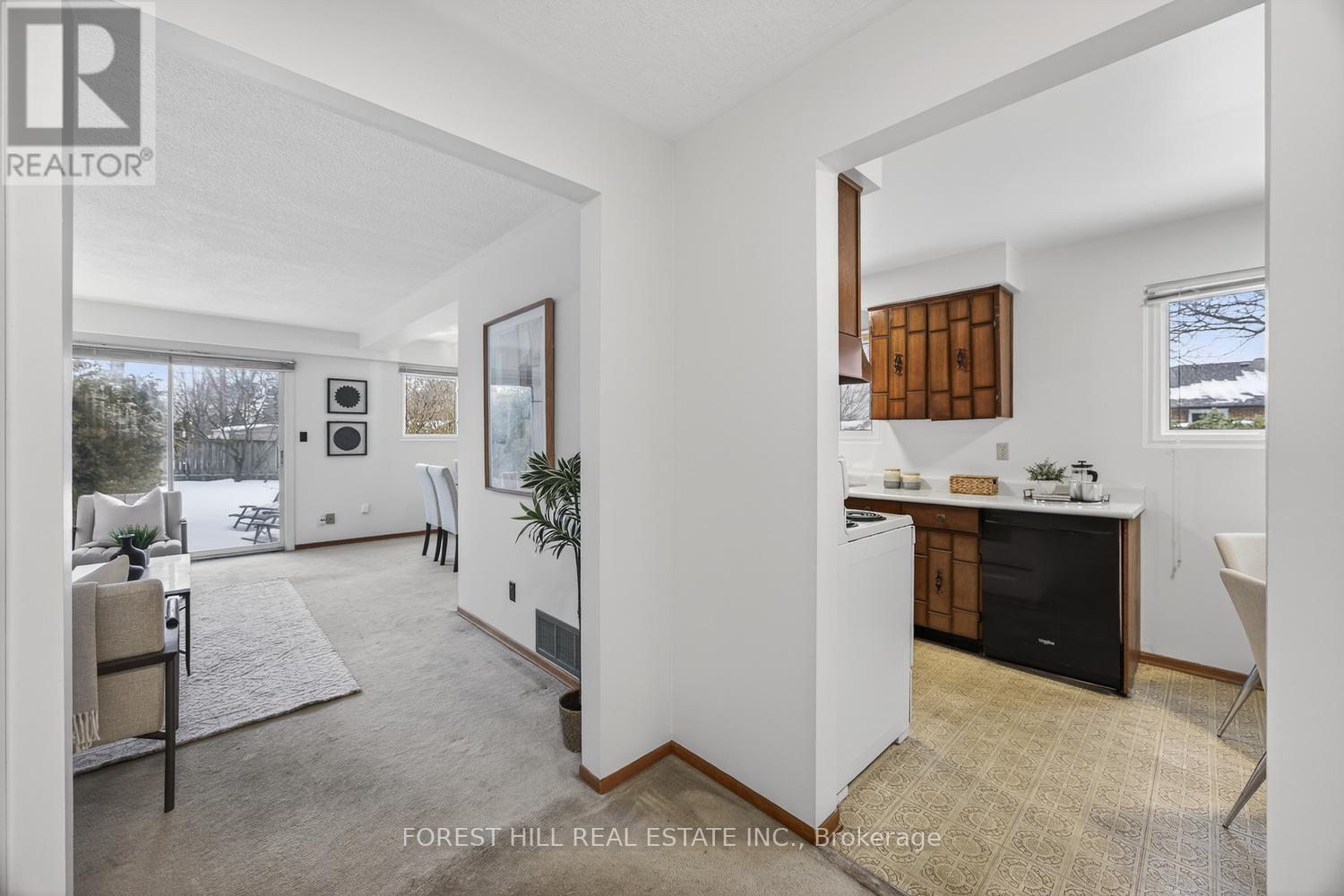 401 Cherokee Boulevard, Toronto, Ontario  M2H 2X1 - Photo 5 - C12810774